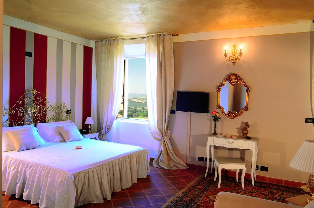 La Foresteria Del Castello - Wellness Hotel In Dimora Storica CastellʼAlfero 客房 照片