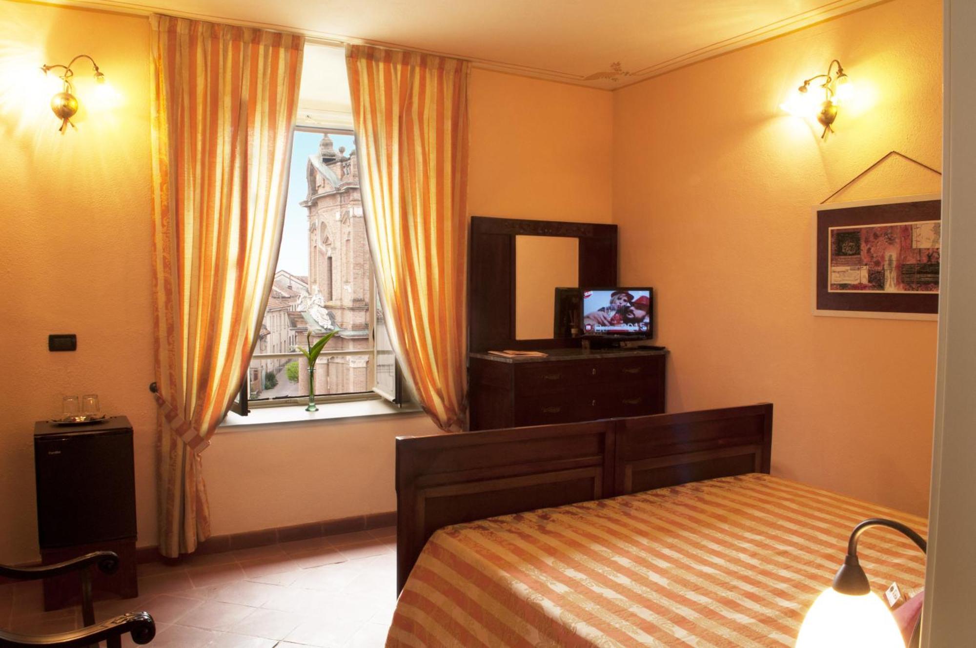La Foresteria Del Castello - Wellness Hotel In Dimora Storica CastellʼAlfero 客房 照片