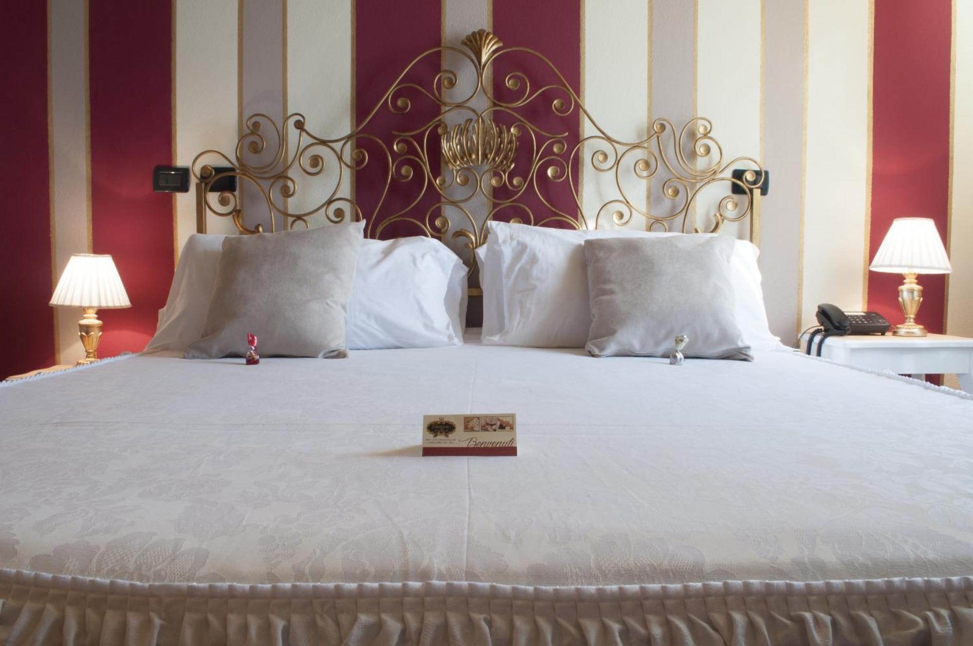 La Foresteria Del Castello - Wellness Hotel In Dimora Storica CastellʼAlfero 客房 照片