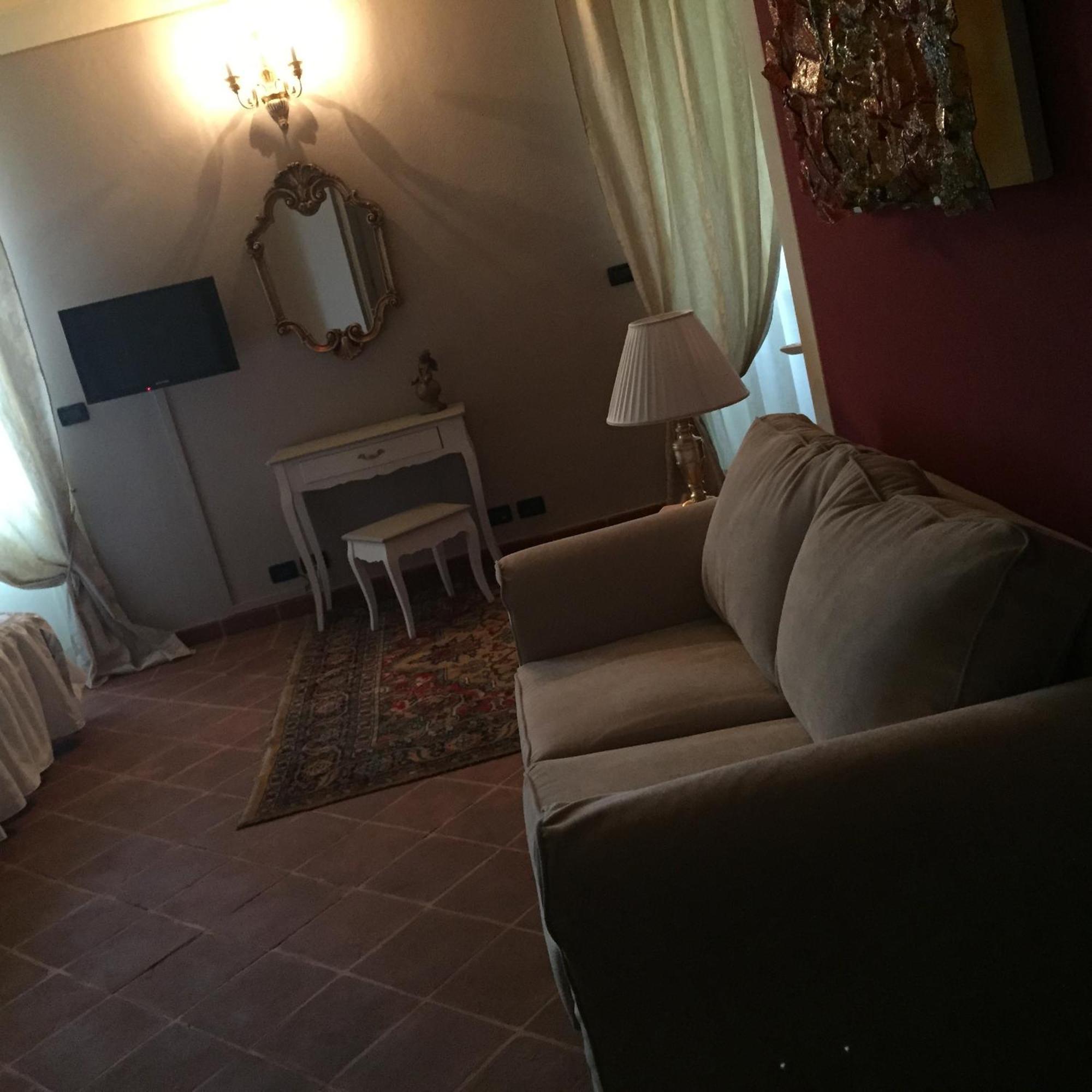 La Foresteria Del Castello - Wellness Hotel In Dimora Storica CastellʼAlfero 客房 照片