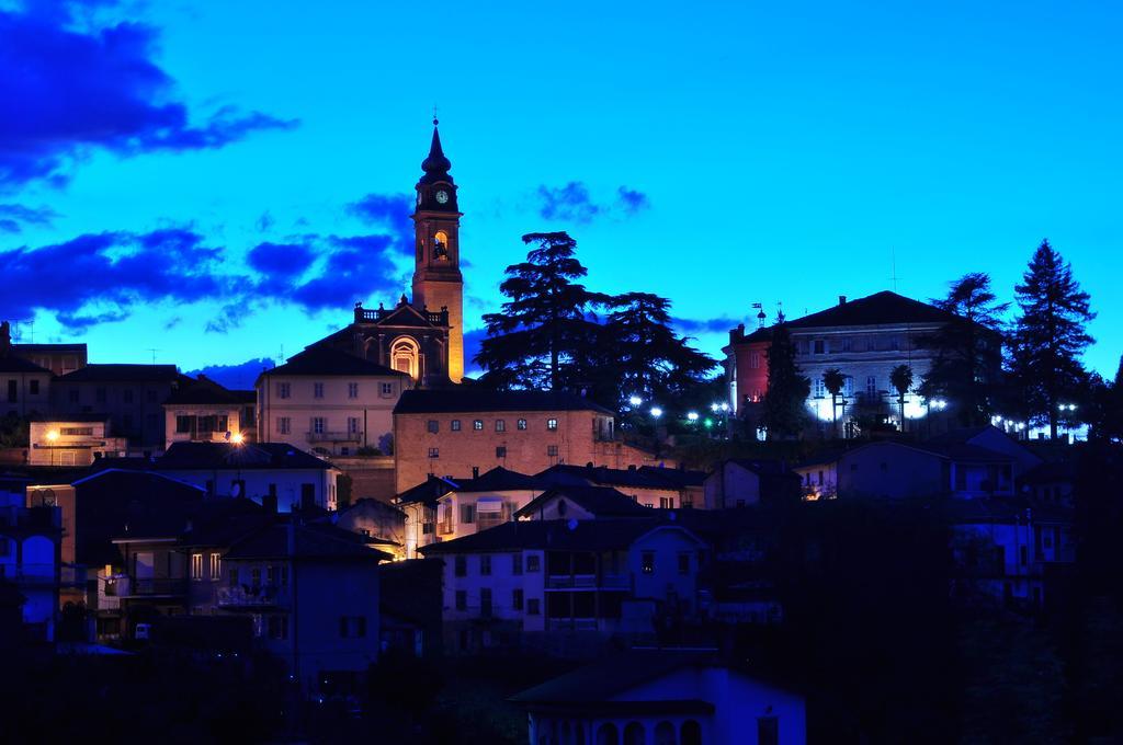 La Foresteria Del Castello - Wellness Hotel In Dimora Storica CastellʼAlfero 外观 照片