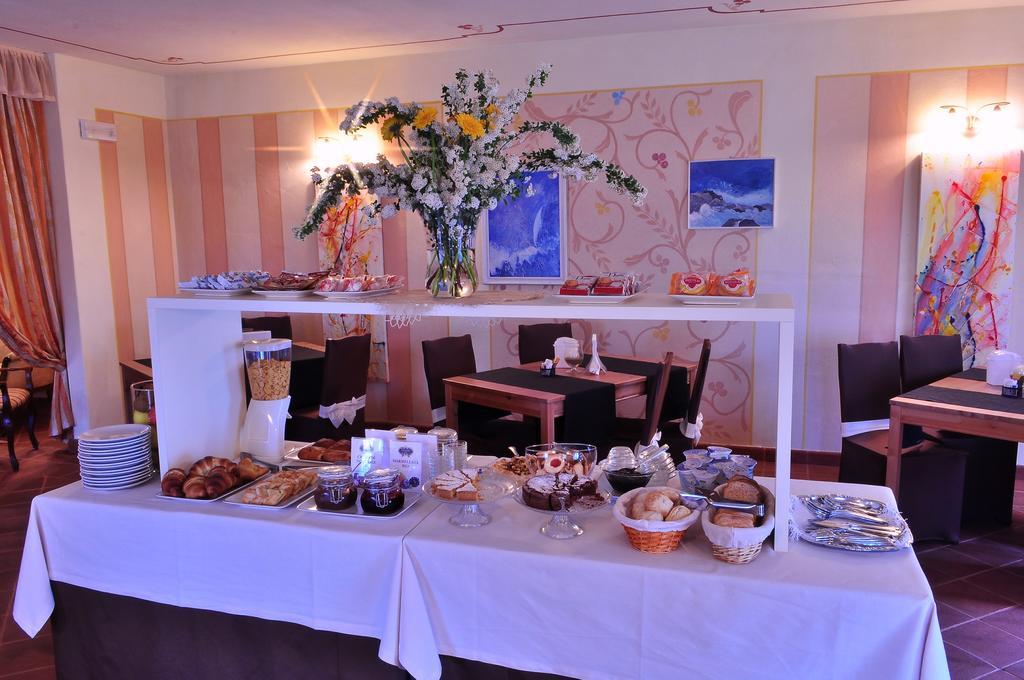 La Foresteria Del Castello - Wellness Hotel In Dimora Storica CastellʼAlfero 外观 照片