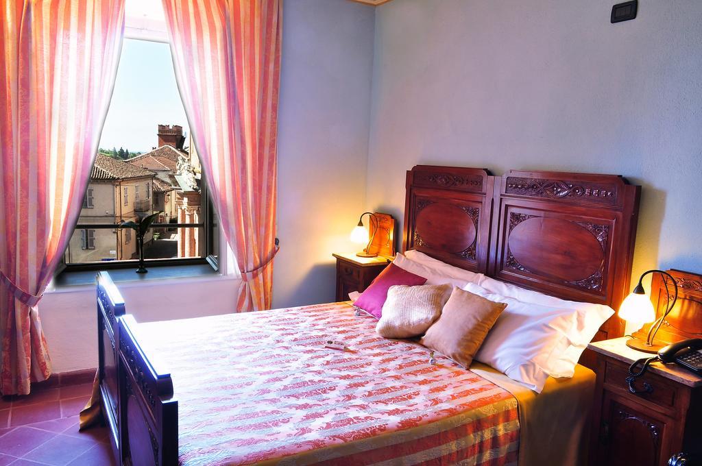 La Foresteria Del Castello - Wellness Hotel In Dimora Storica CastellʼAlfero 客房 照片
