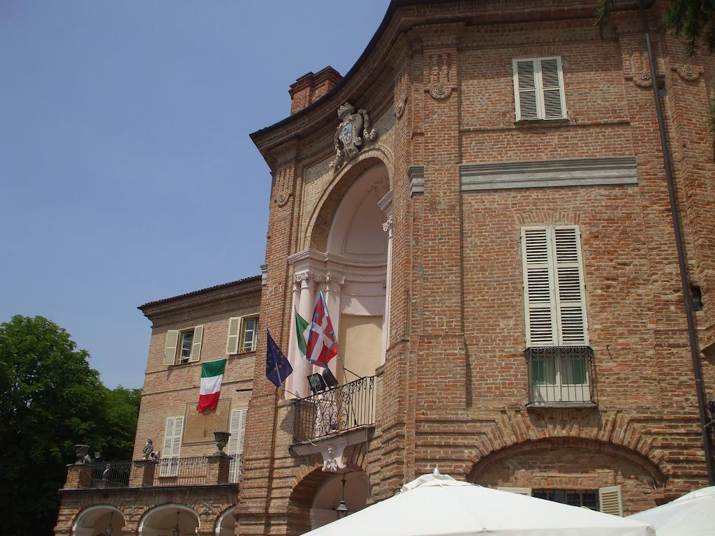 La Foresteria Del Castello - Wellness Hotel In Dimora Storica CastellʼAlfero 外观 照片