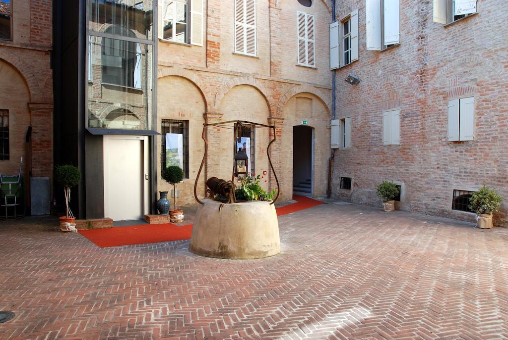 La Foresteria Del Castello - Wellness Hotel In Dimora Storica CastellʼAlfero 外观 照片