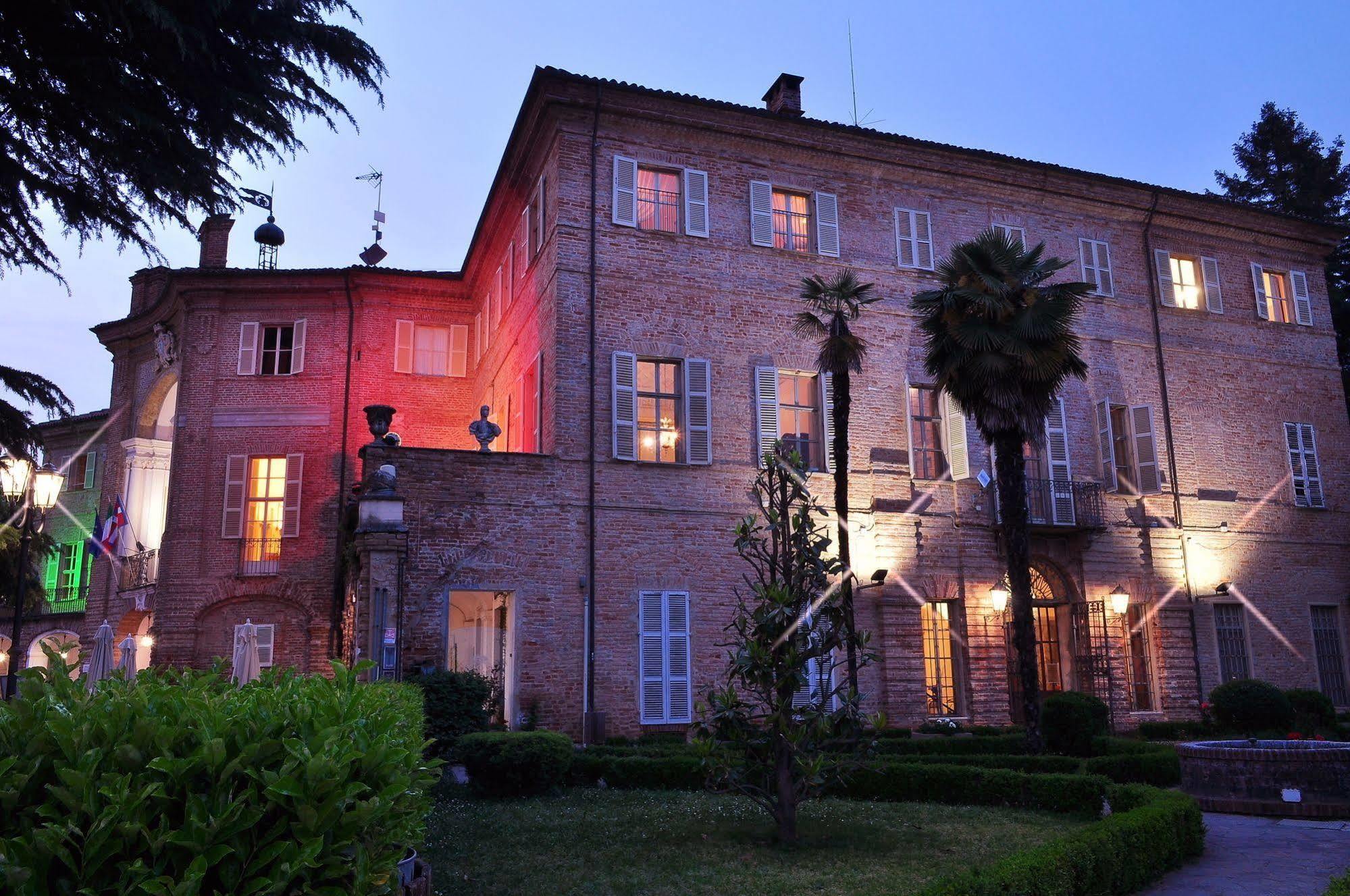 La Foresteria Del Castello - Wellness Hotel In Dimora Storica CastellʼAlfero 外观 照片
