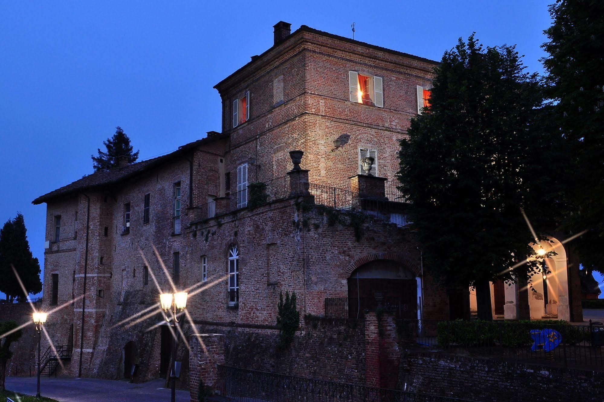 La Foresteria Del Castello - Wellness Hotel In Dimora Storica CastellʼAlfero 外观 照片