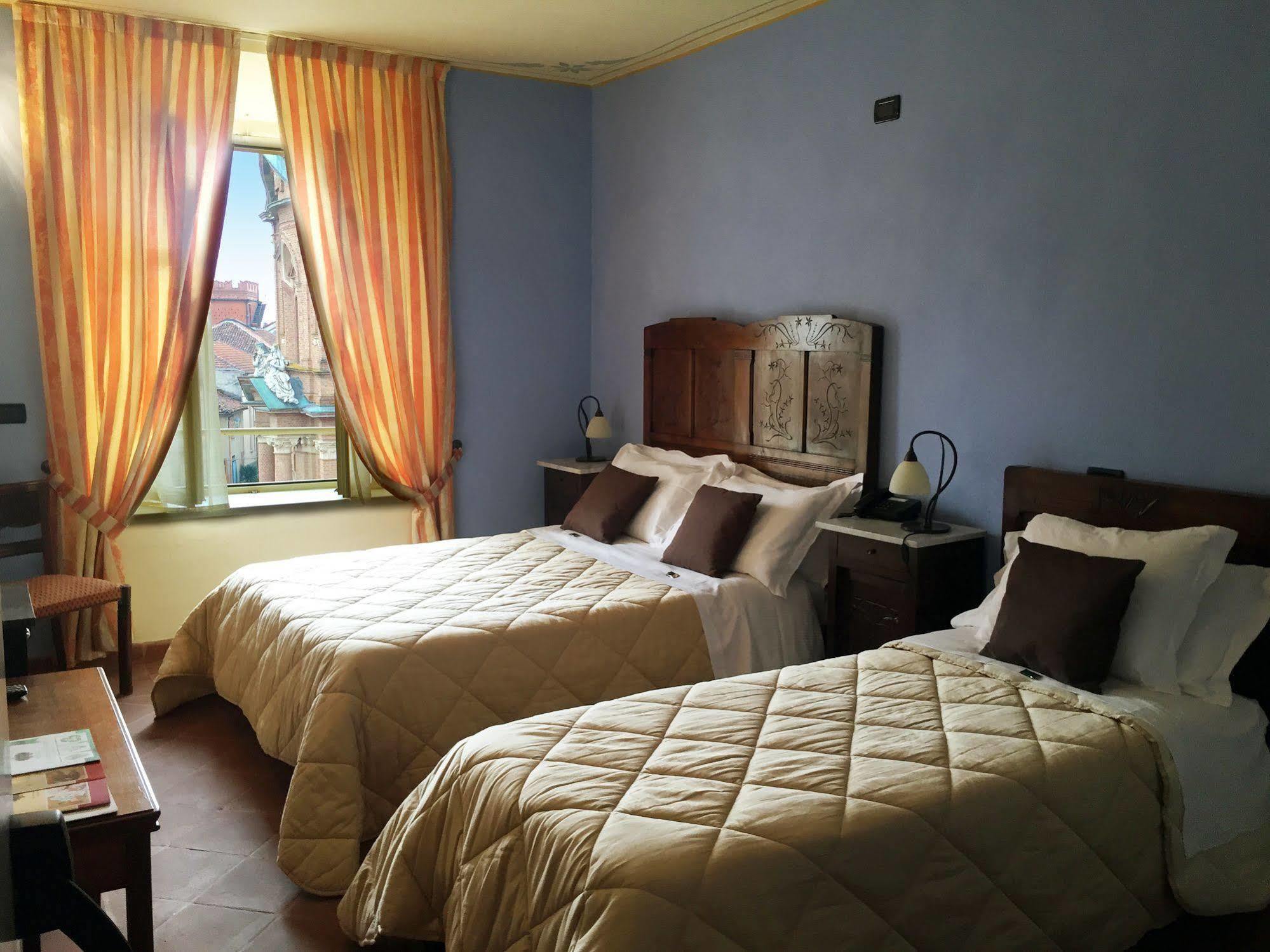 La Foresteria Del Castello - Wellness Hotel In Dimora Storica CastellʼAlfero 外观 照片