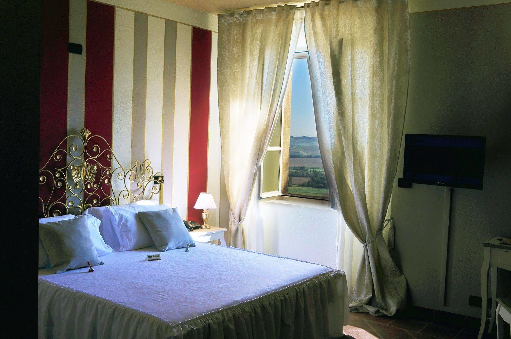 La Foresteria Del Castello - Wellness Hotel In Dimora Storica CastellʼAlfero 外观 照片