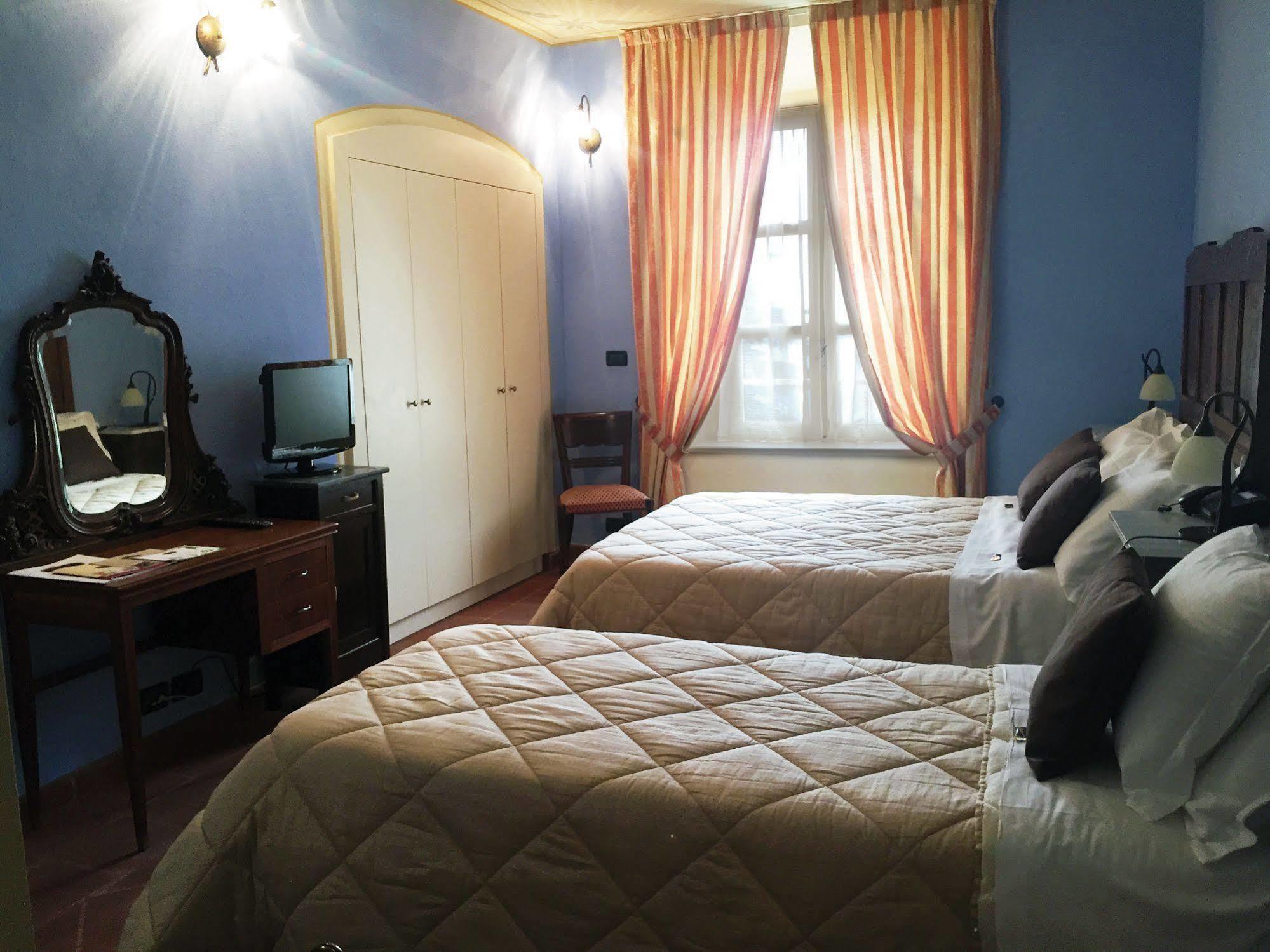 La Foresteria Del Castello - Wellness Hotel In Dimora Storica CastellʼAlfero 外观 照片