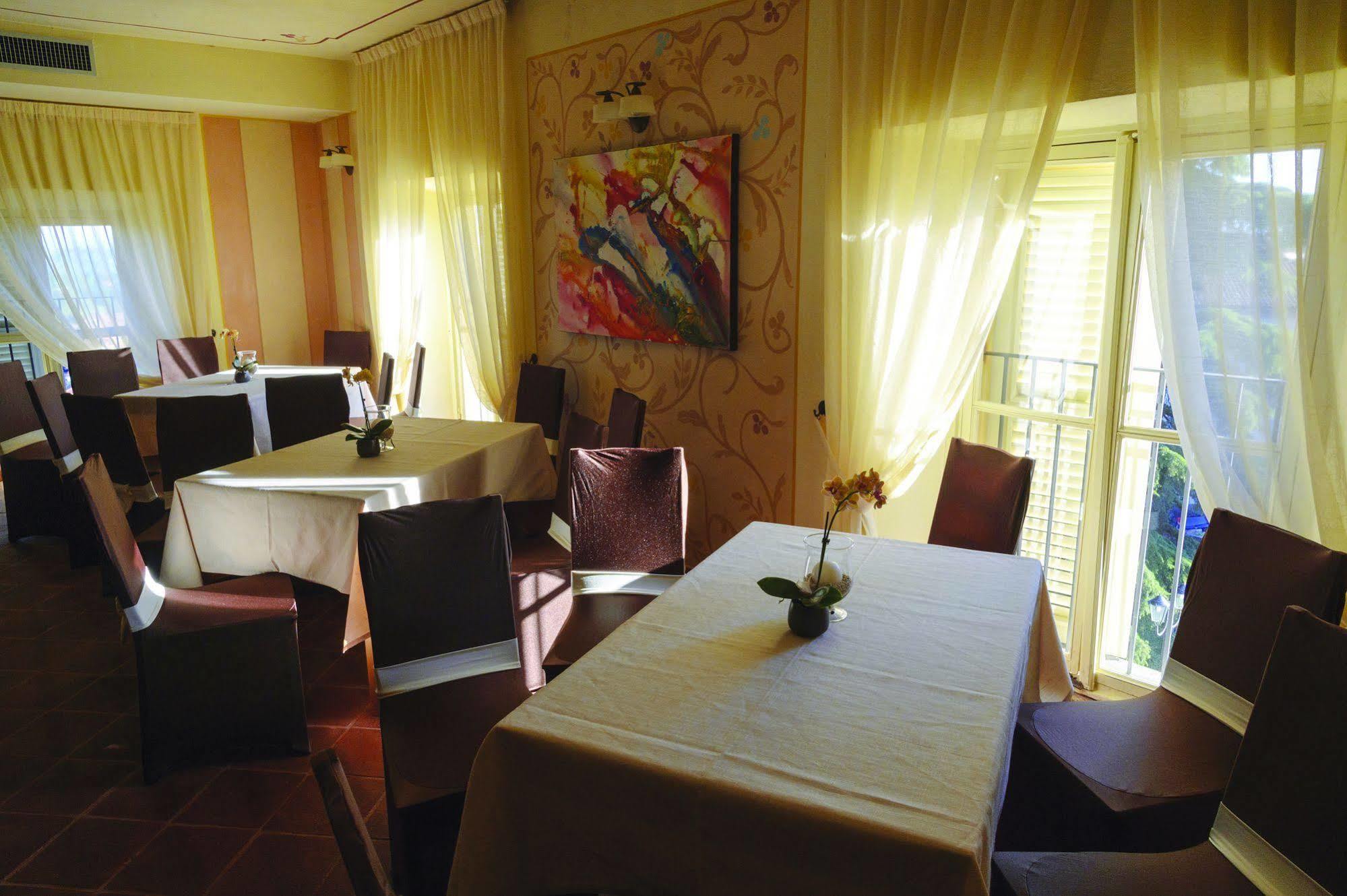 La Foresteria Del Castello - Wellness Hotel In Dimora Storica CastellʼAlfero 外观 照片