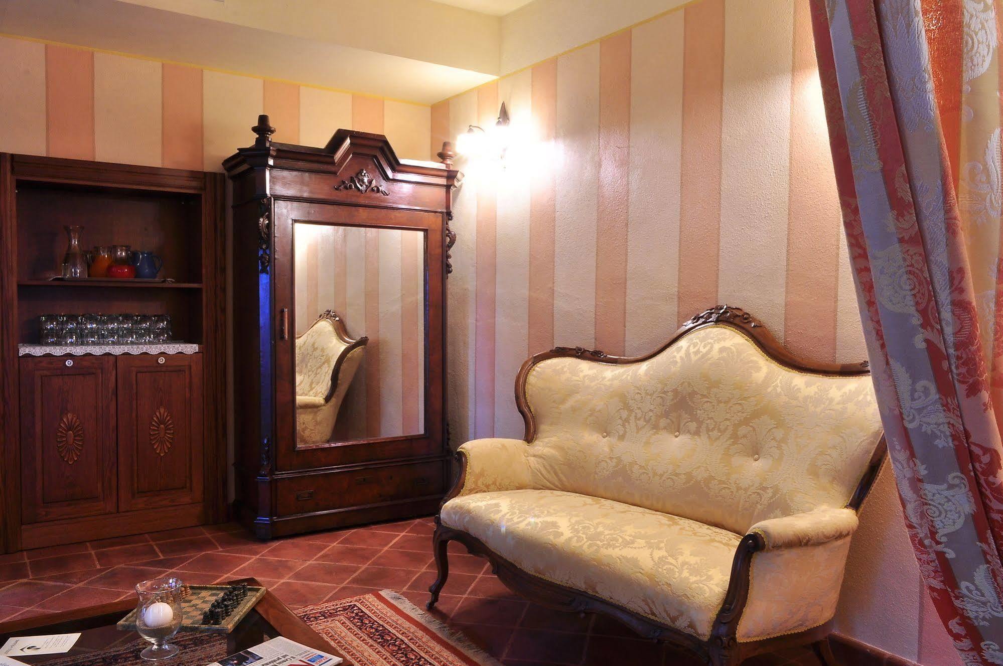 La Foresteria Del Castello - Wellness Hotel In Dimora Storica CastellʼAlfero 外观 照片
